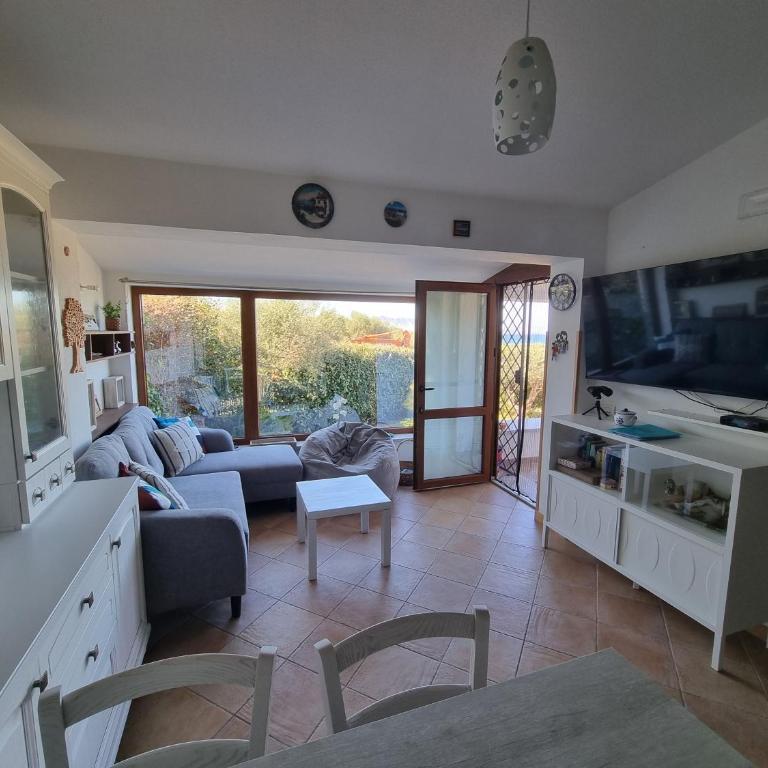 Villa with Pool, Garden and Sea View - Villa - 21