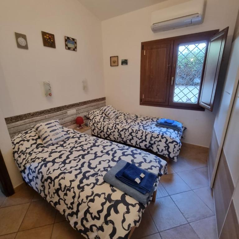 Villa with Pool, Garden and Sea View - Villa - 20