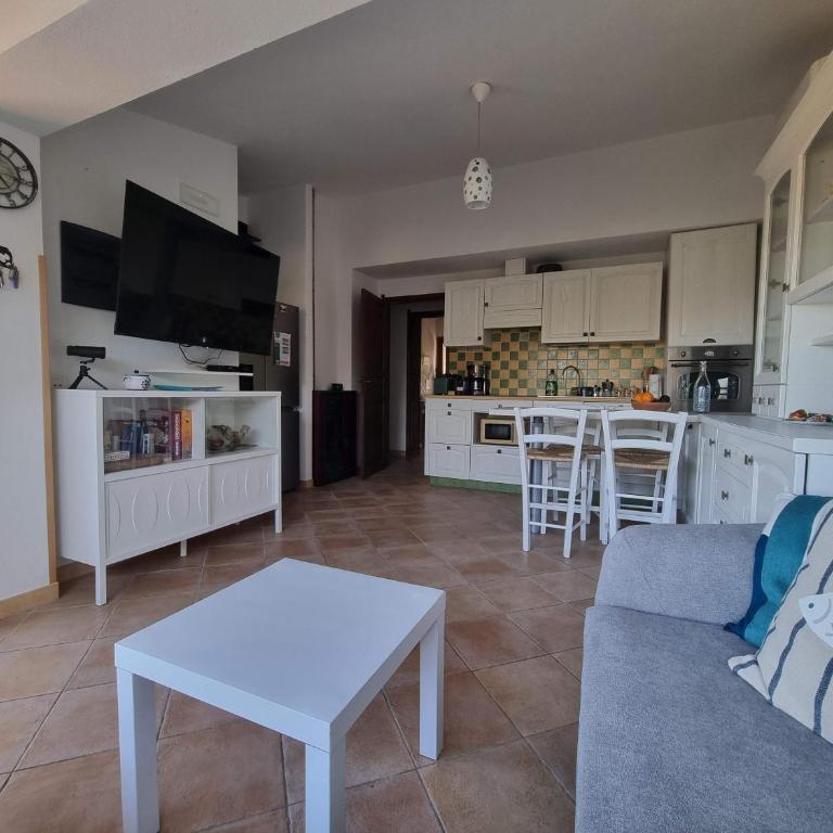 Villa with Pool, Garden and Sea View - Villa - 24