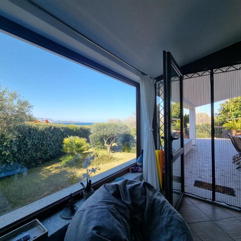 Villa with Pool, Garden and Sea View - Villa - 19