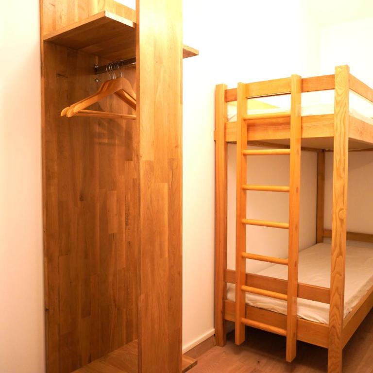 Au Ptit bonheur avec parking motos et vélos et petit déjeuner inclus - Chambre Quadruple avec Baignoire - 4
