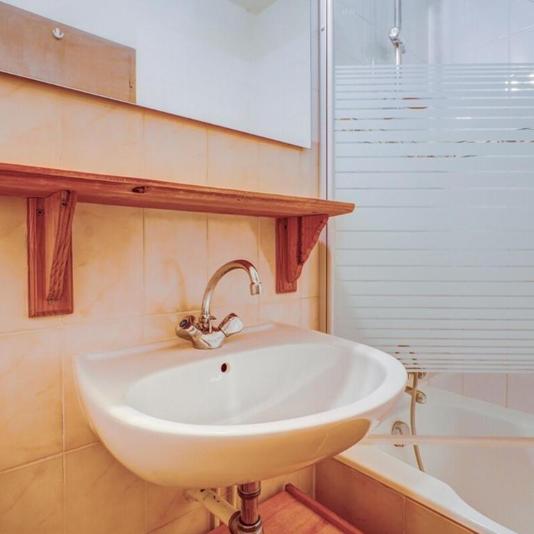 Large 8 Bedroom Chalet in Essert Romand - Appartement - 15