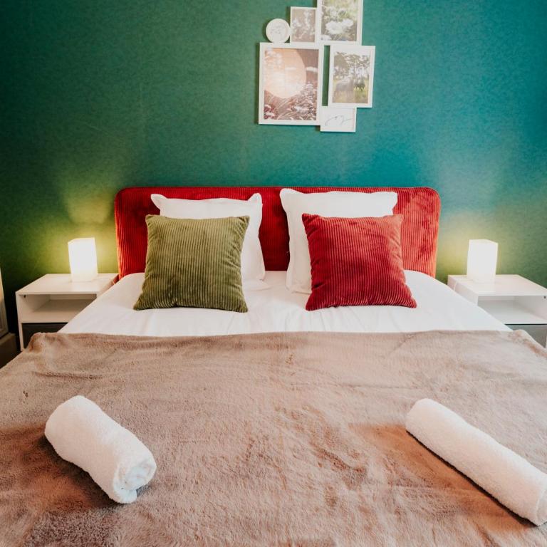 "OFFRE ANNIVERSARY GENIUS LONG SEJOUR" -- SPECIAL COUPLE -- CALME EN PLEIN COEUR DU VAR - Terrasse Sud - Lit Queen Size - Netflix - Climatisation & Wifi - Parking Privé -- A 2MIN CENTRE-VILLE et 6MIN MER & PORT - Apartamento de 1 dormitorio - 9