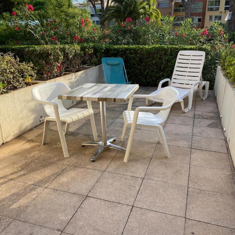 Grand F2 40 m2 Centre Port, Loggia 5m2, Vue jardin, Belle Terrasse, Parking privé - Apartment mit 1 Schlafzimmer - 14