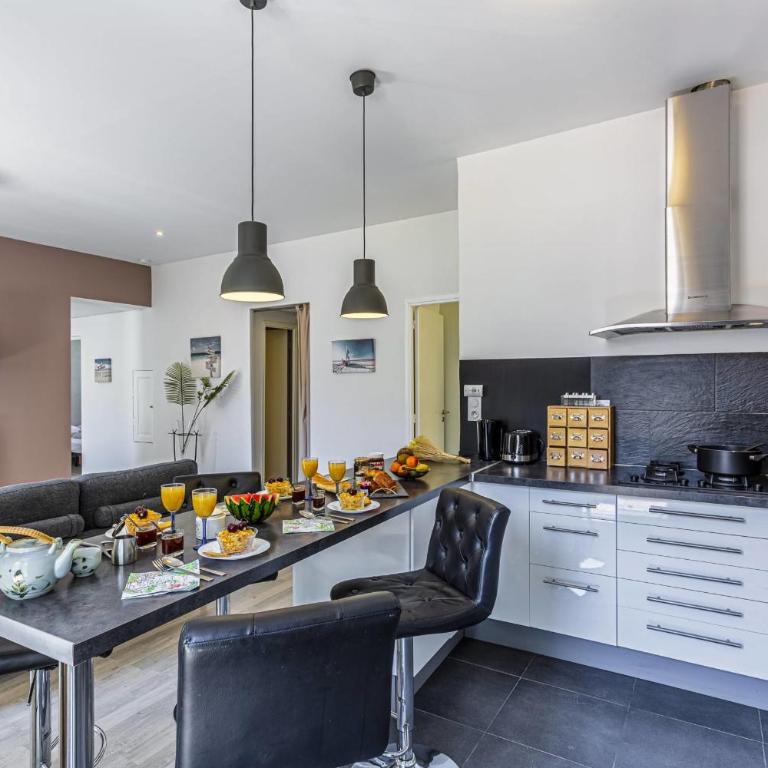 MY CASA - GUISOL - Typical Nice 3 Bedroom AC near Port - Appartement 3 Chambres - 5