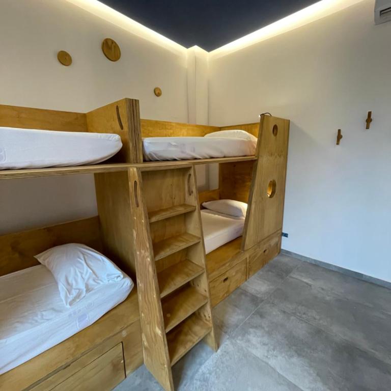 Hotel Paola - Posto Letto in Dormitorio Misto con 4 Letti - 17