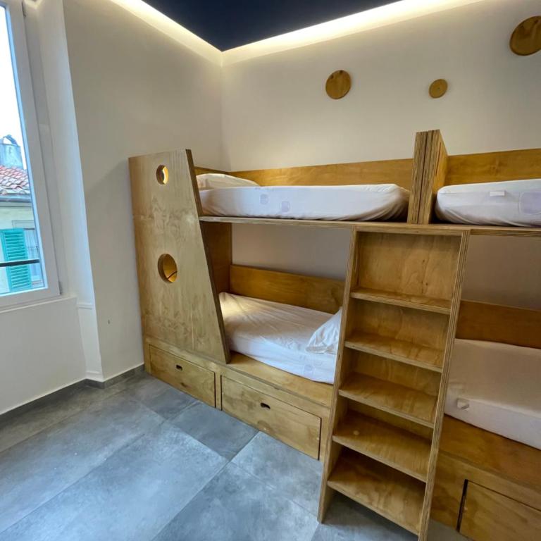 Hotel Paola - Posto Letto in Dormitorio Misto con 4 Letti - 7