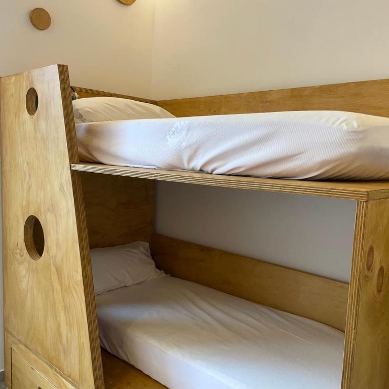 Hotel Paola - Posto Letto in Dormitorio Misto con 4 Letti - 12