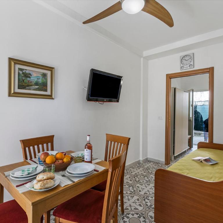 Stella Marina with Pool 100 m from beach - One Bedroom Apartment with Terrace 3 - 4