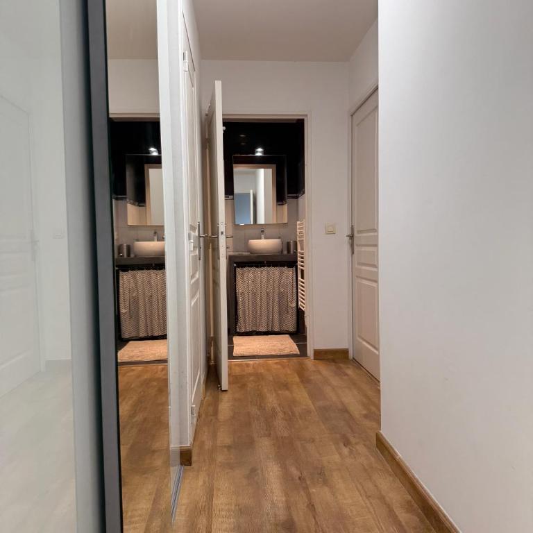 Apt with 2 bedrooms, terrace, pool & parking - Appartement 2 Chambres - 7