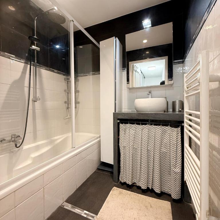 Apt with 2 bedrooms, terrace, pool & parking - Appartement 2 Chambres - 9