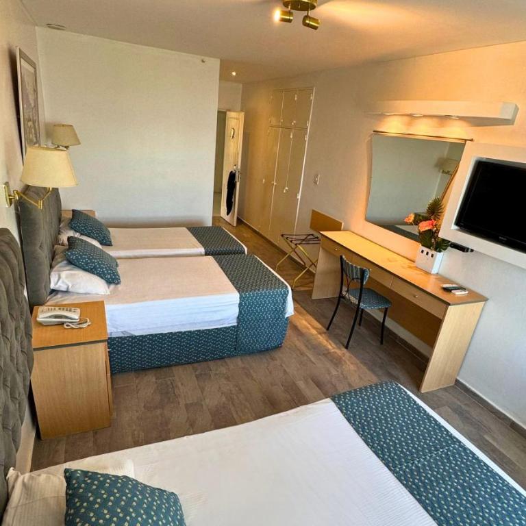 Marina del Faro Resort - Standard Triple Room - 3