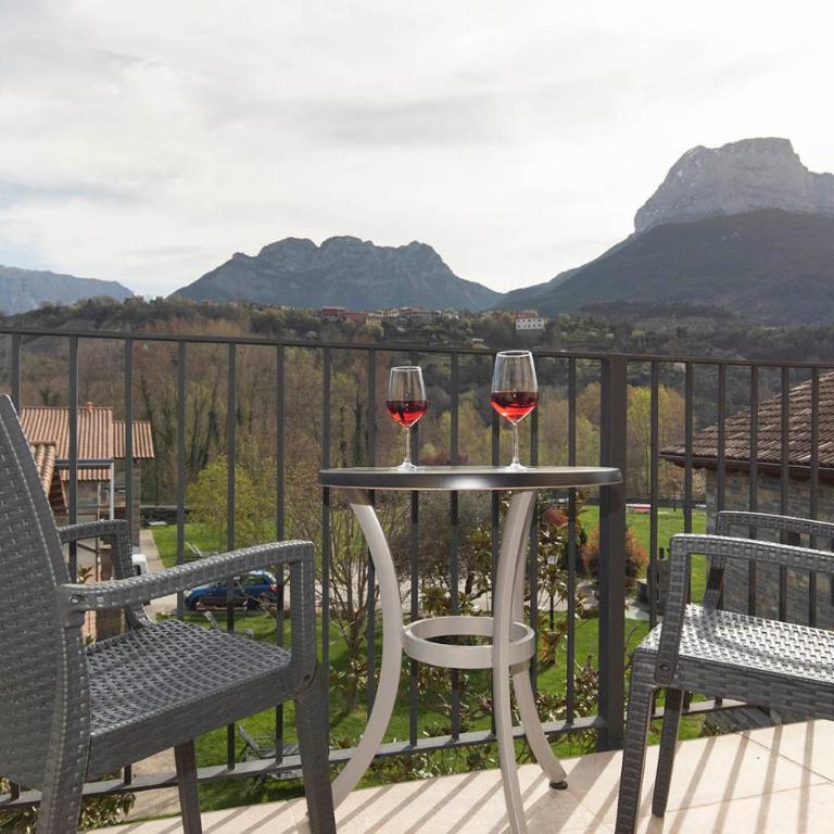 Hotel Cinca - Superior Double or Twin Room with Mountain View - 14