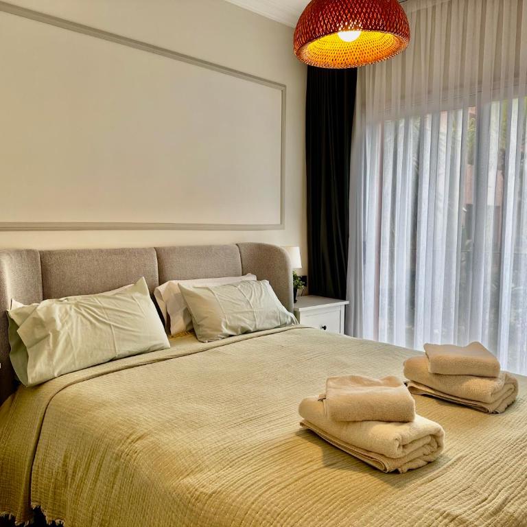 Lovely Elviria Apartment 200m from the beach - Three-Bedroom Apartment with Balcony - 10