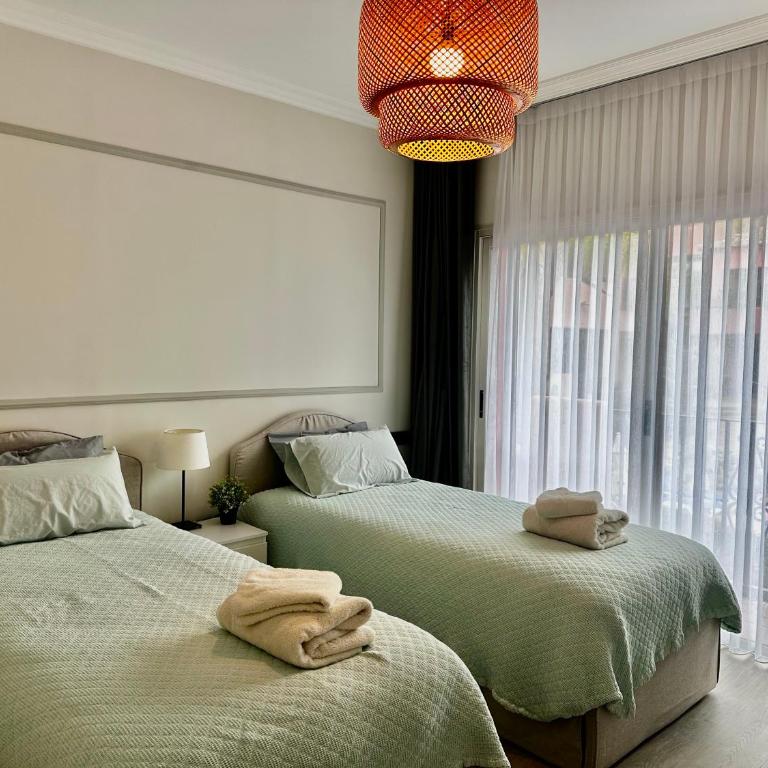 Lovely Elviria Apartment 200m from the beach - Three-Bedroom Apartment with Balcony - 9