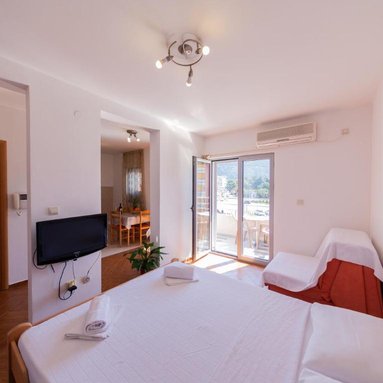 SMS Apartments - Standard Triple Studio - 5