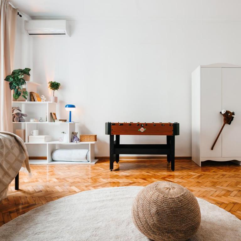 Majestic Home 108m2 with Balcony Foosball Old Town - Three-Bedroom Premium Apartment with Balcony - 32