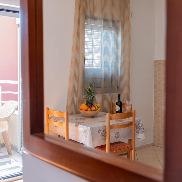SMS Apartments - Standard Triple Studio - 17