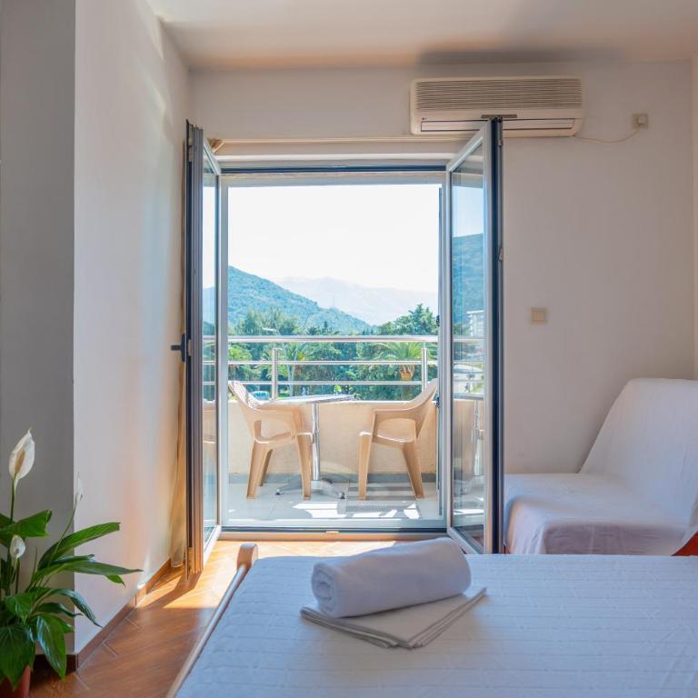 SMS Apartments - Standard Triple Studio - 15