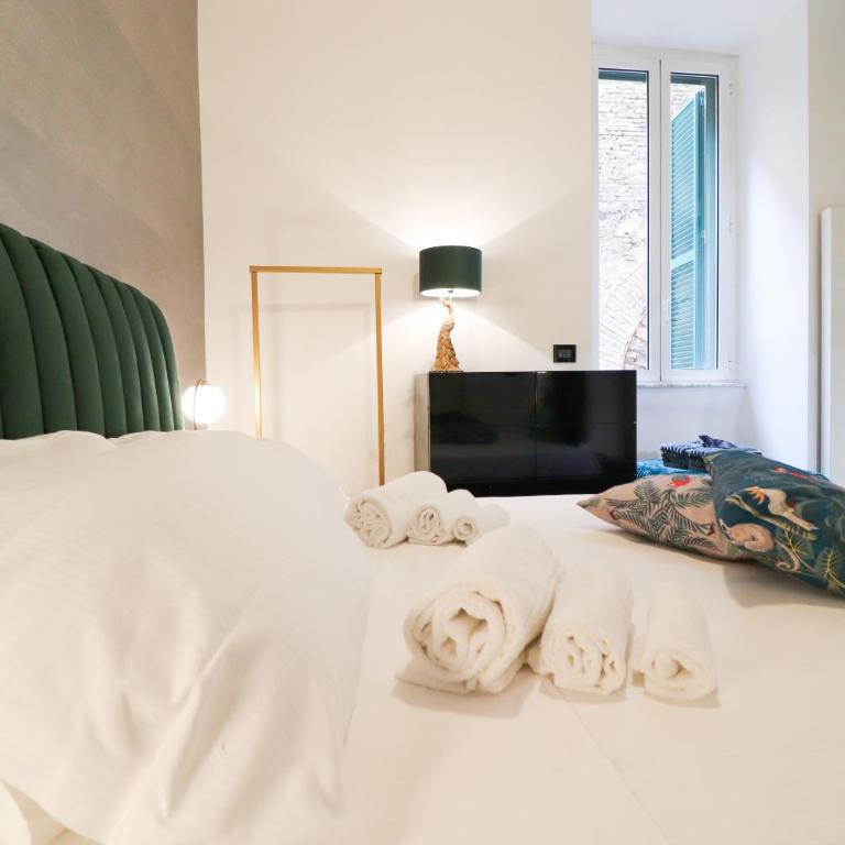 FLORA- Loft Luxury - tra Colosseo e Santa Maria Maggiore - Metro - Appartamento con 2 Camere da Letto - 45