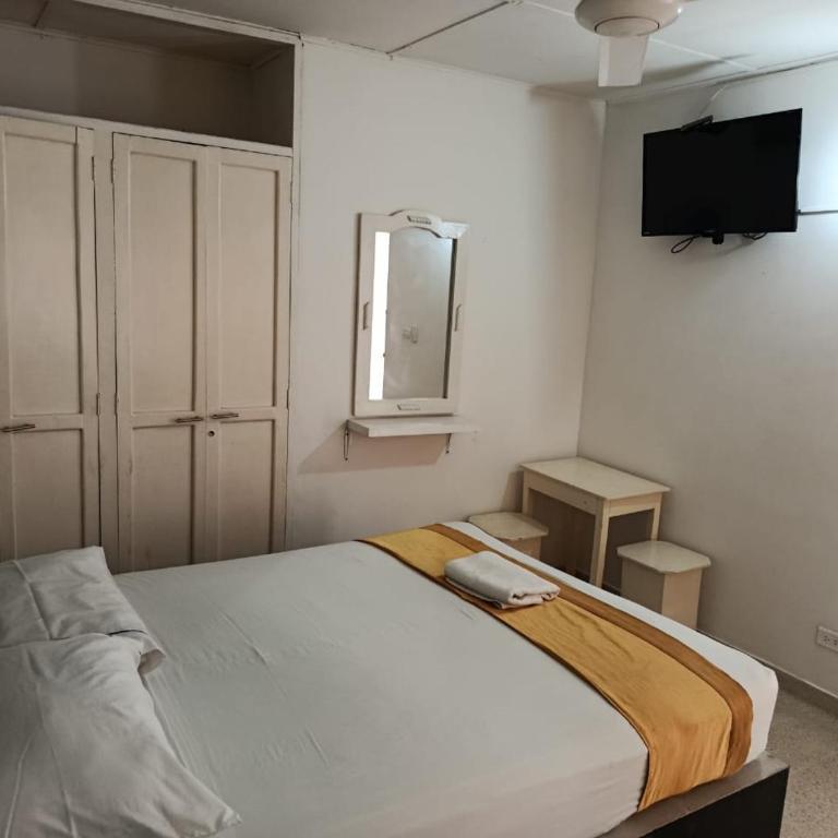 HOSTAL PARMA - Double Room with Private Bathroom - 2