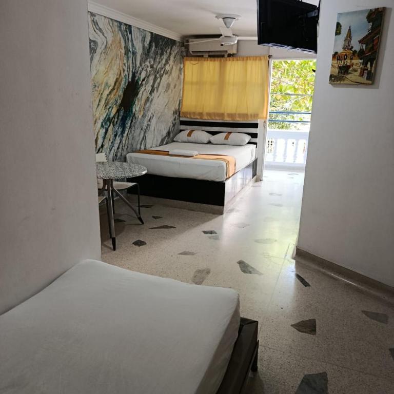 HOSTAL PARMA - Double Room with Private Bathroom - 3