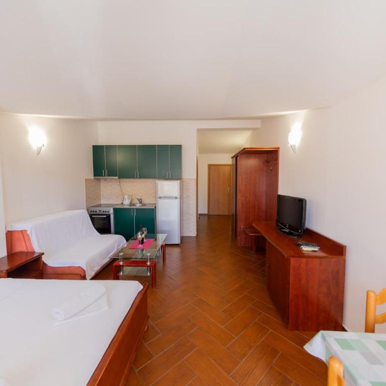 SMS Apartments - Studio with Terrace - 3
