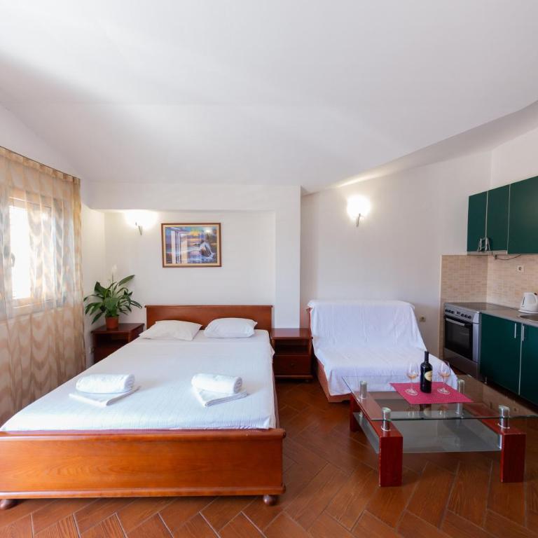 SMS Apartments - Studio with Terrace - 10