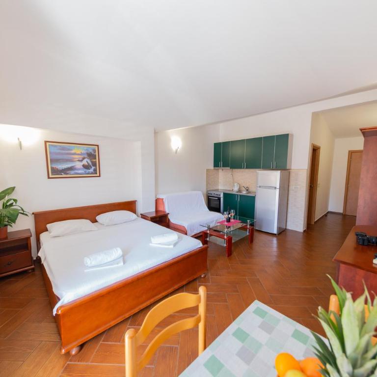 SMS Apartments - Studio with Terrace - 6