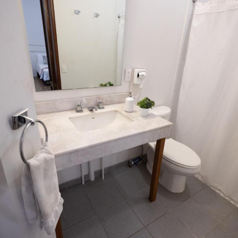 Casa Araiza - Classic Quadruple Room - 8