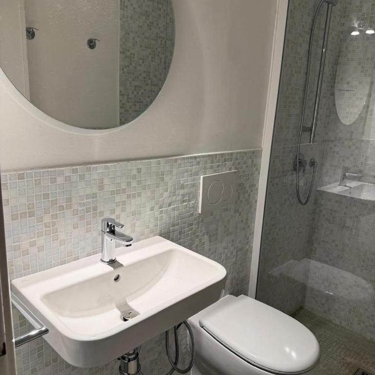 Dolce Acqua Flexyrent apartment Terrace & Parking - NO AC - Appartamento con 2 Camere da Letto - 86