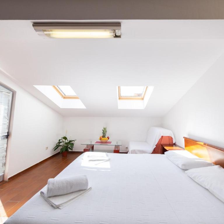 SMS Apartments - Studio with Terrace - 10