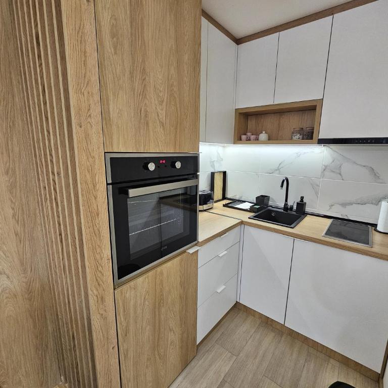 Apartments Univer - Comfort One-Bedroom Apartment - 3