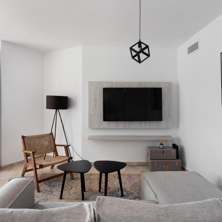 Stylish 2-Bedroom Penthouse in Los Naranjos de Marbella - Two-Bedroom Apartment with Terrace - 5