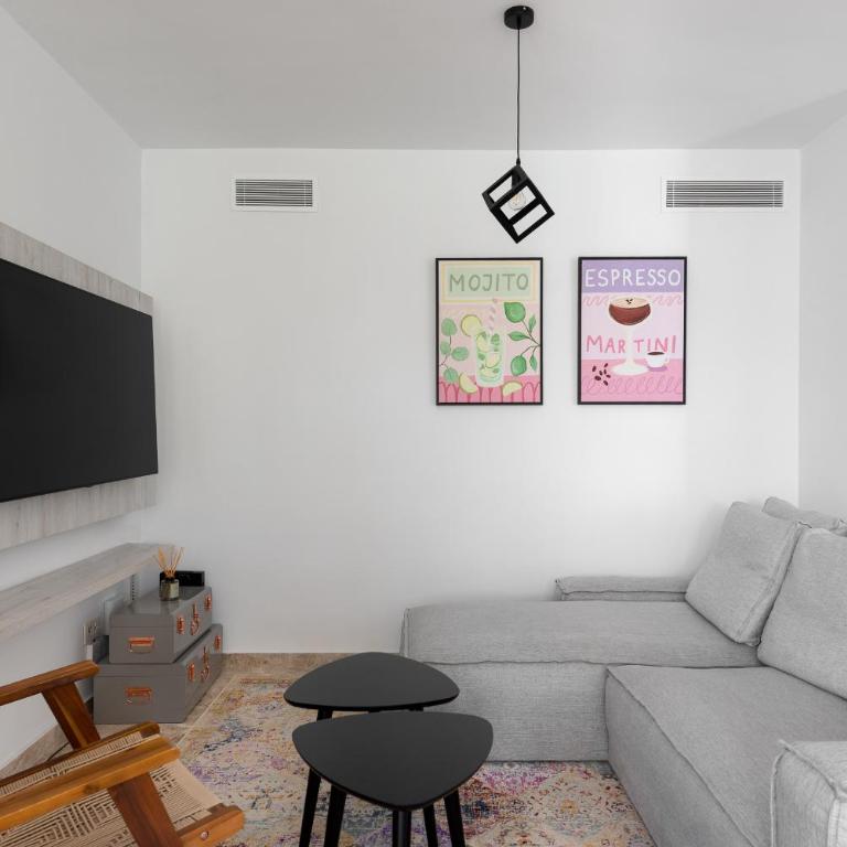 Stylish 2-Bedroom Penthouse in Los Naranjos de Marbella - Two-Bedroom Apartment with Terrace - 8