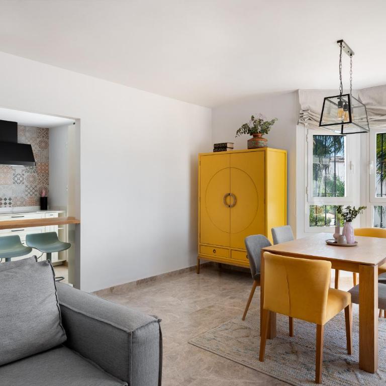 Stylish 2-Bedroom Penthouse in Los Naranjos de Marbella - Two-Bedroom Apartment with Terrace - 10
