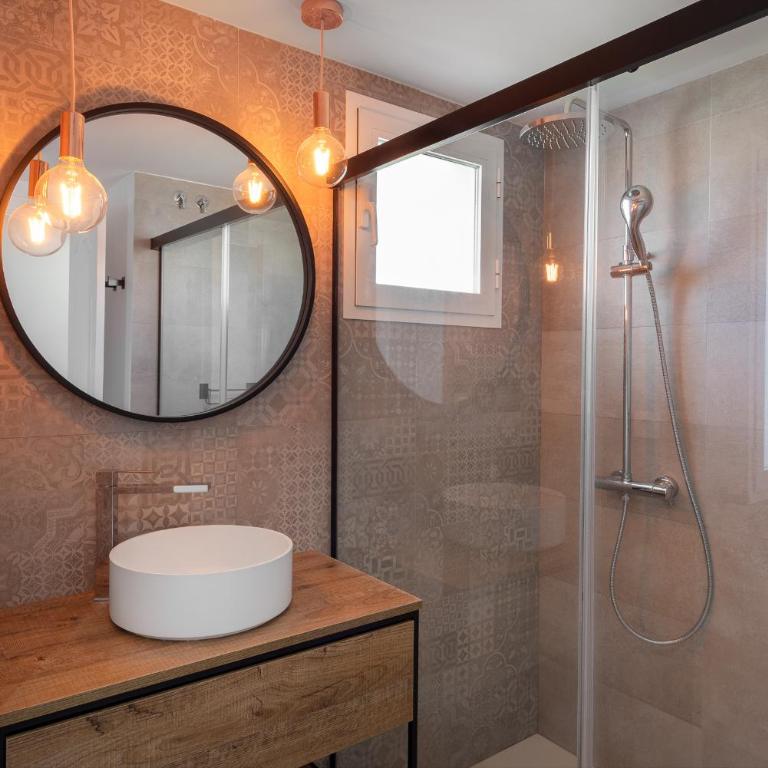 Stylish 2-Bedroom Penthouse in Los Naranjos de Marbella - Two-Bedroom Apartment with Terrace - 18