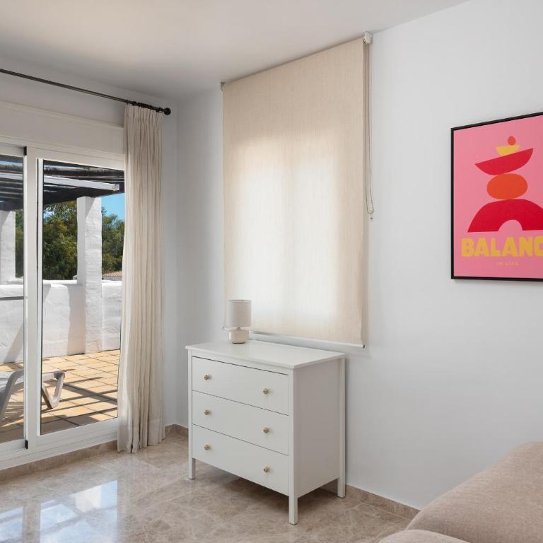 Stylish 2-Bedroom Penthouse in Los Naranjos de Marbella - Two-Bedroom Apartment with Terrace - 22