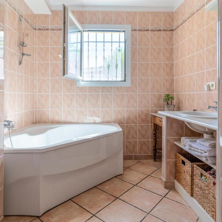 Stunning Home In Saint-Raphaël - Ferienhaus mit 4 Zimmern - 11