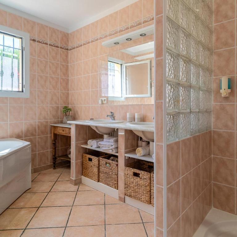 Stunning Home In Saint-Raphaël - Ferienhaus mit 4 Zimmern - 10