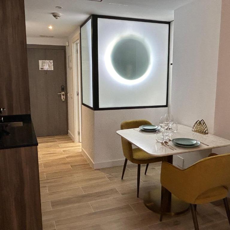 Stylish luxury studio in Salamanca best neighbourhood in Madrid! - One-Bedroom Apartment - 7
