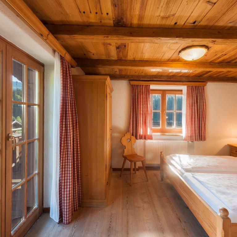 Landhotel Vordergrub - Doppelzimmer mit Balkon - 1