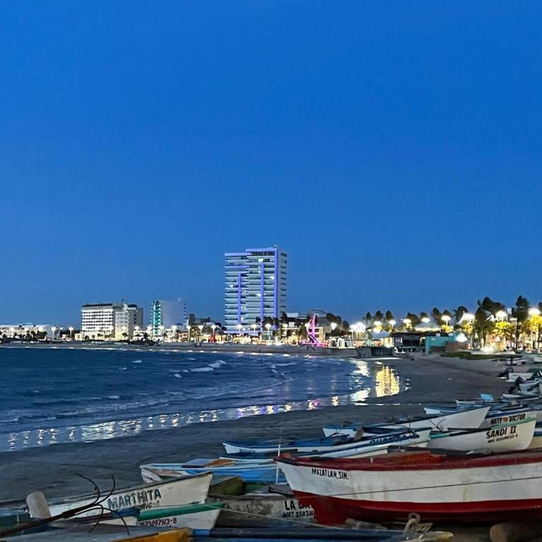 Torre Eme -Stunning bay view & balcony! - One-Bedroom Apartment - 11