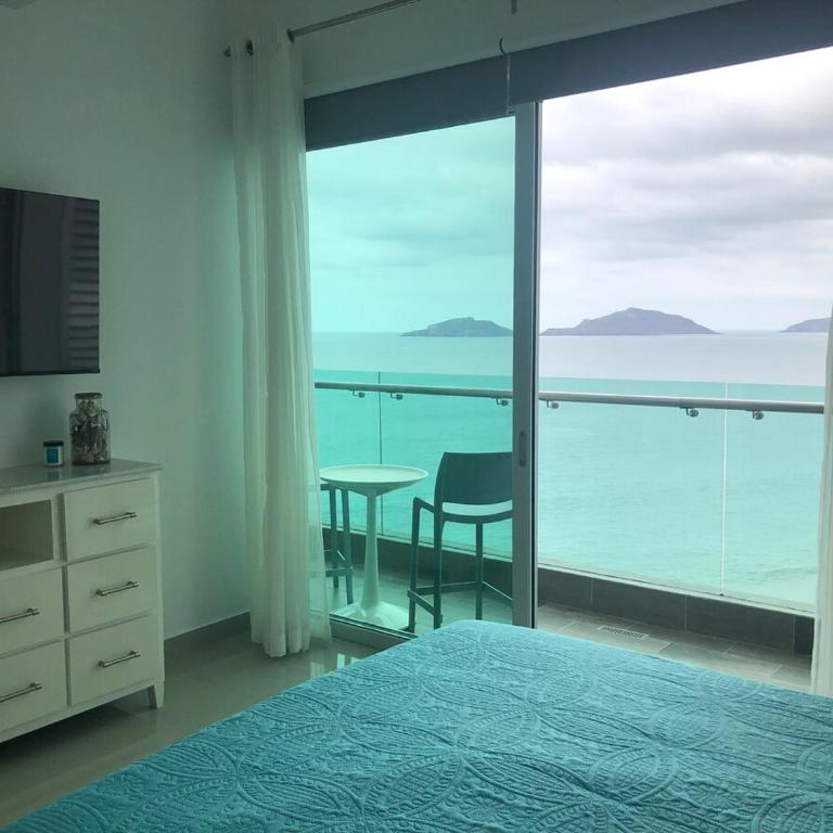 Torre Eme -Stunning bay view & balcony! - One-Bedroom Apartment - 25