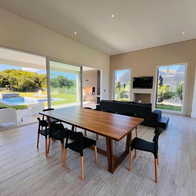 Costa Esmeralda 4 Dorm,4 Baños,10 perso, pileta - Four-Bedroom House - 13