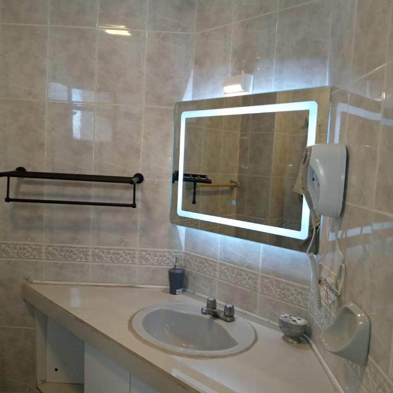 Departamento 4 habitaciones 12 personas vista al mar 8vo piso Playa Almendro - Apartment - 10