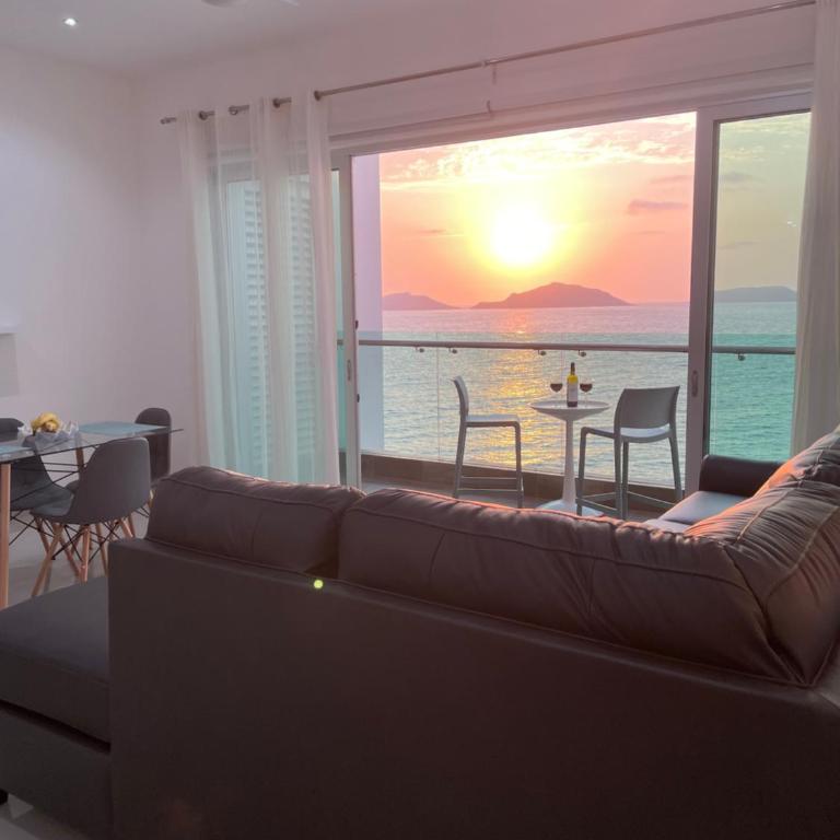 Torre Eme- stunning bay view and balcony! - Two-Bedroom Apartment - 8