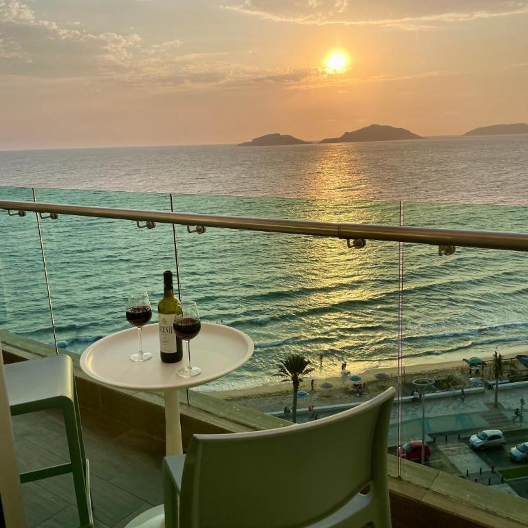 Torre Eme- stunning bay view and balcony! - Two-Bedroom Apartment - 10