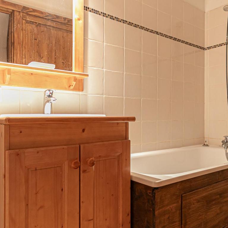 Duplex moderne pour 6 pers avec belle vue montagne, balcon et WIFI - Appartement 2 Chambres - 8