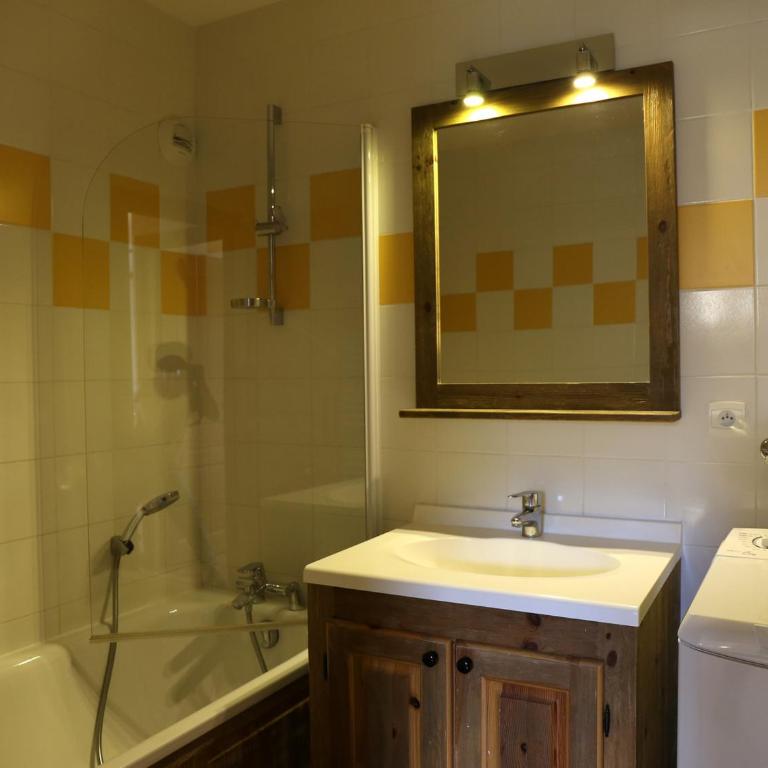 Appartement pour 6 avec balcon et vue montagne, WIFI - FR-1-508B-35 - Appartement - 6